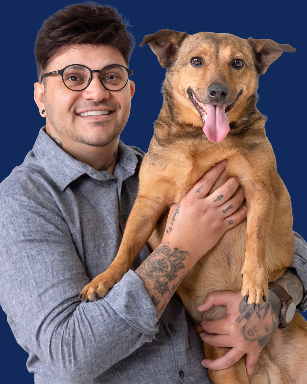 Deivid Wisley com um cachorro no colo
